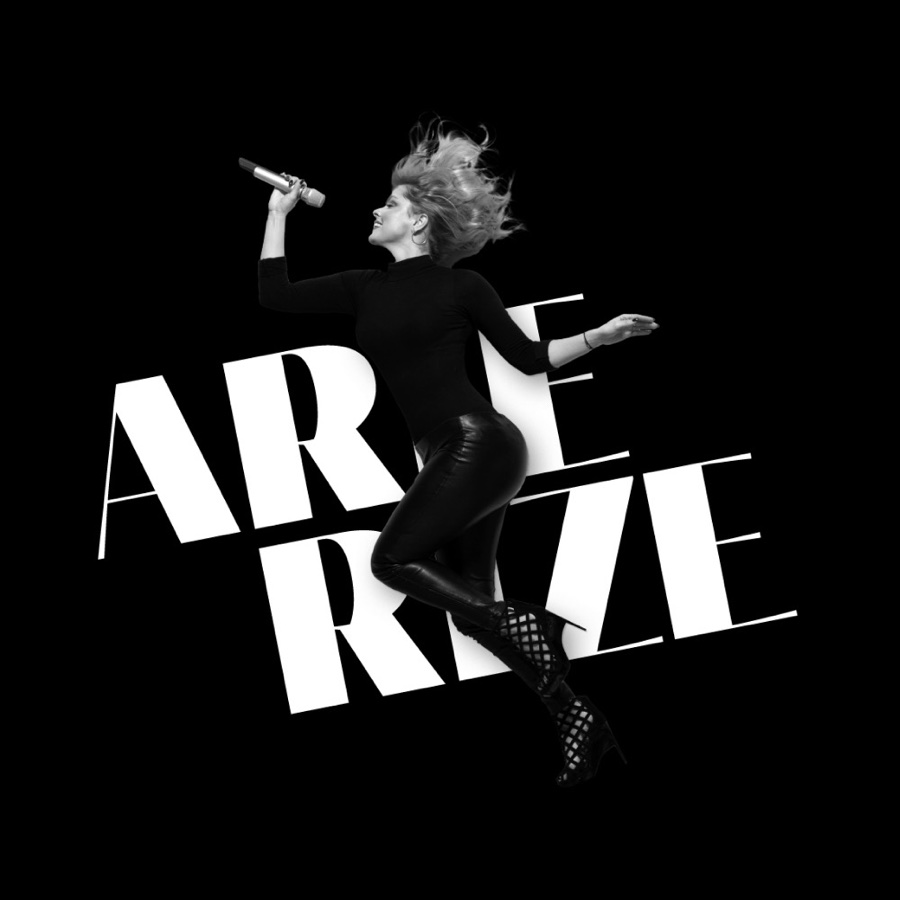 Camilla Urbanczyk als Musikerin unter dem Künstlernamen ARIE RIZE